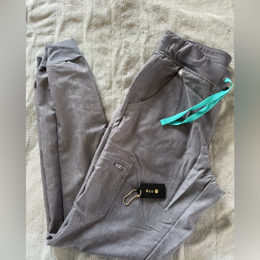 FIGS Gray Scrub Joggers - Small TALL